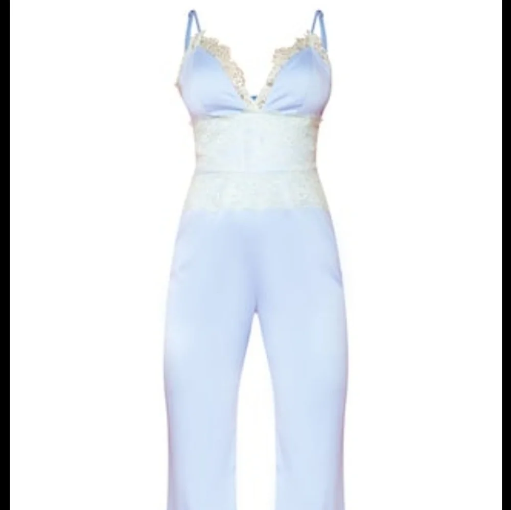 Pretty little thing jumpsuit - Picture 2 of 10